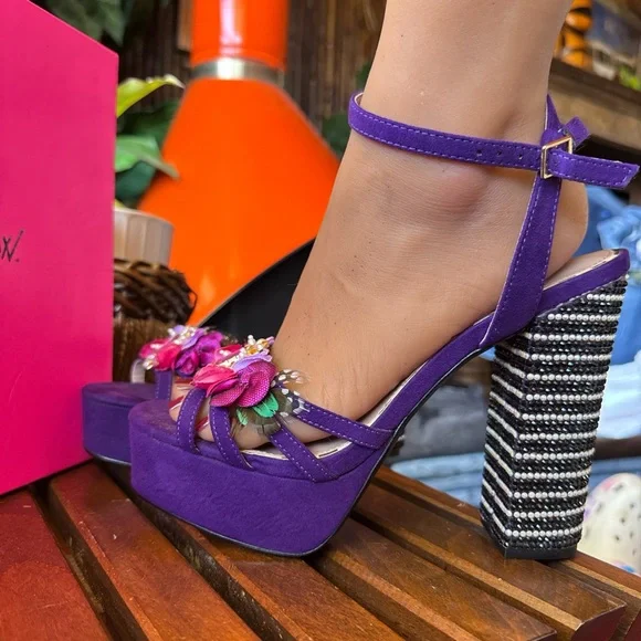 Betsey Johnson Purple Platform Shoes Vibrant Design - Picture 2 of 6